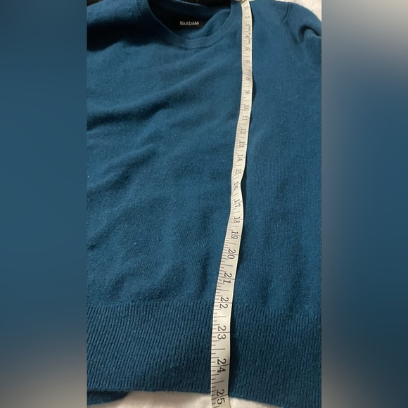 Gorgeous Naadam Peacock Blue Cashmere Sweater size Med - Picture 4 of 5